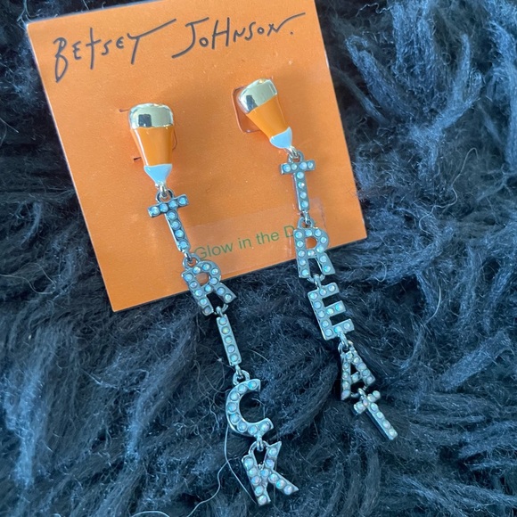 BETSEY JOHNSON Halloween GHOUL FRIENDS TRICK OR TREAT MISMATCH EARRINGS NWT - Picture 5 of 9